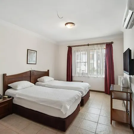 Fora Aparthotel 3*