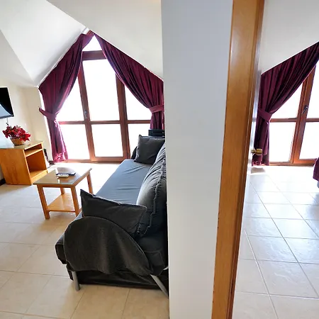 Fora Aparthotel 3*